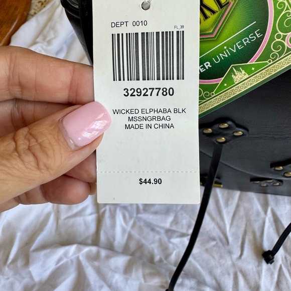 NWT Wicked Elphaba Messenger Bag from Hot Topic (still has plastic wraps on it) - Picture 8 of 11